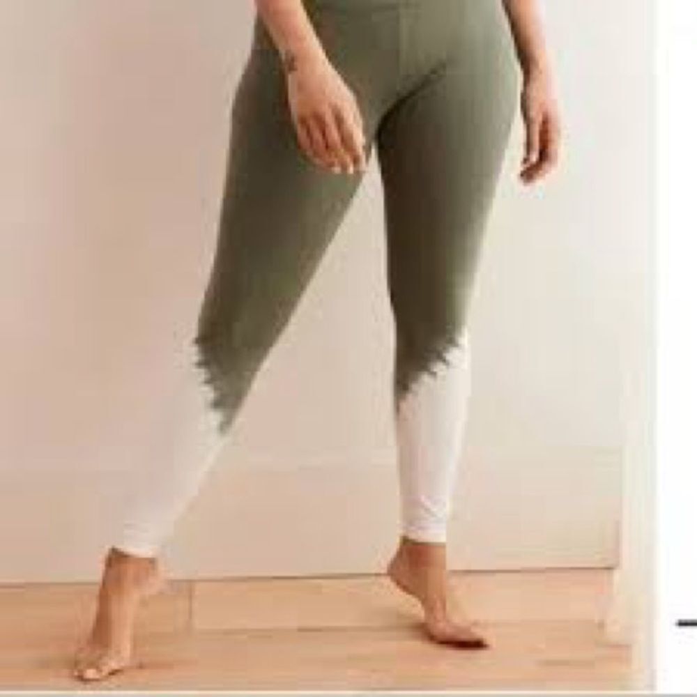 Aerie Women’s Chill Play Move olive green stone wash tie dye leggings size S EUC